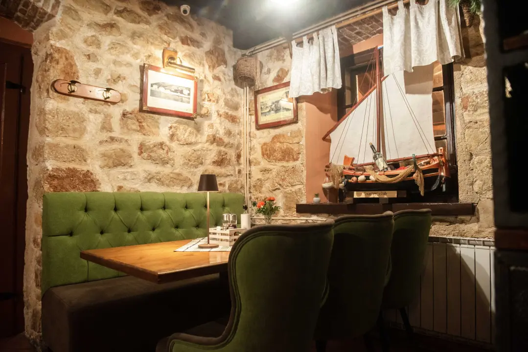 Provedite nezaboravne trenutke uz ukusne delicije u konobi Brošćica!