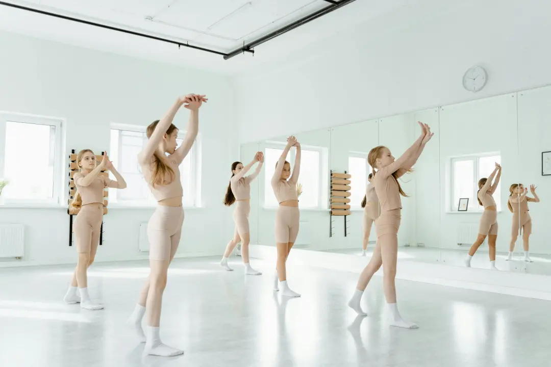 Zaplešite u Dance studiju New York uz simpatičnu trenericu Maru!