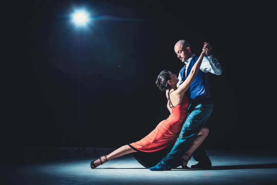 Zaplešite u Dance studiju New York uz simpatičnu trenericu Maru!