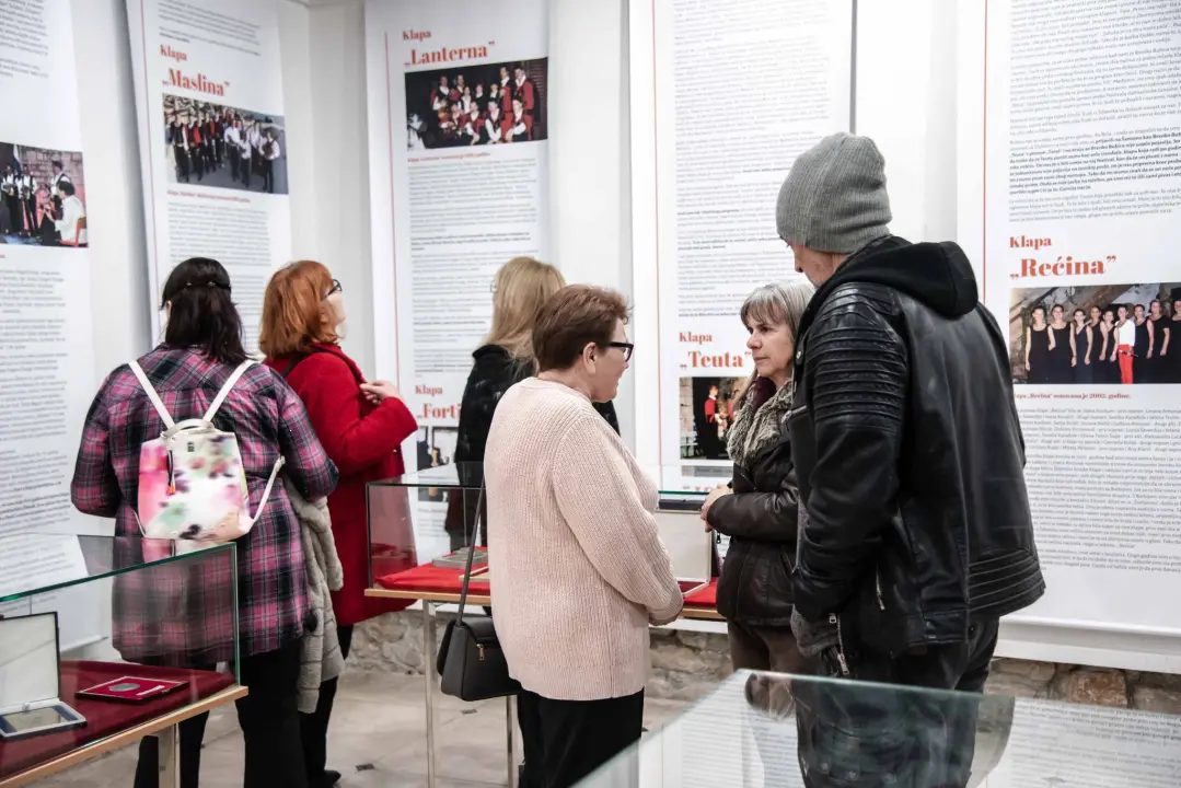 Trčanje, potrage, klape, rock and roll: Noć muzeja u Šibeniku za novu publiku prolazi uz dobar odaziv 