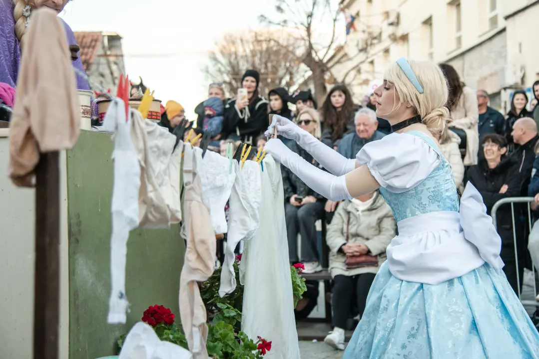 FOTOGALERIJA (1) Aleksandra Prijović nastupila u Murteru, tamo zabrana nije bilo