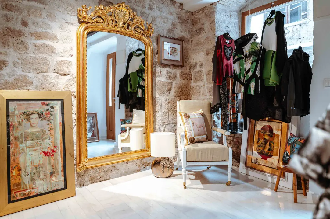 U Galeriji Juraj Dalmatinac potražite odjeću koju nosi i Elvisova supruga Priscilla