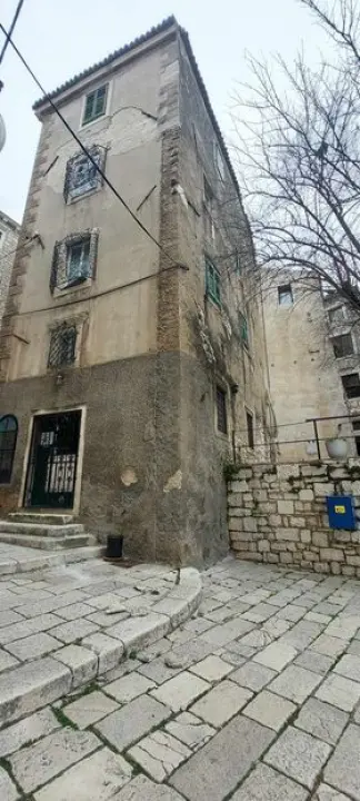 Izbjegavajte Goricu kod sv. Krševana, padaju komadi fasade 