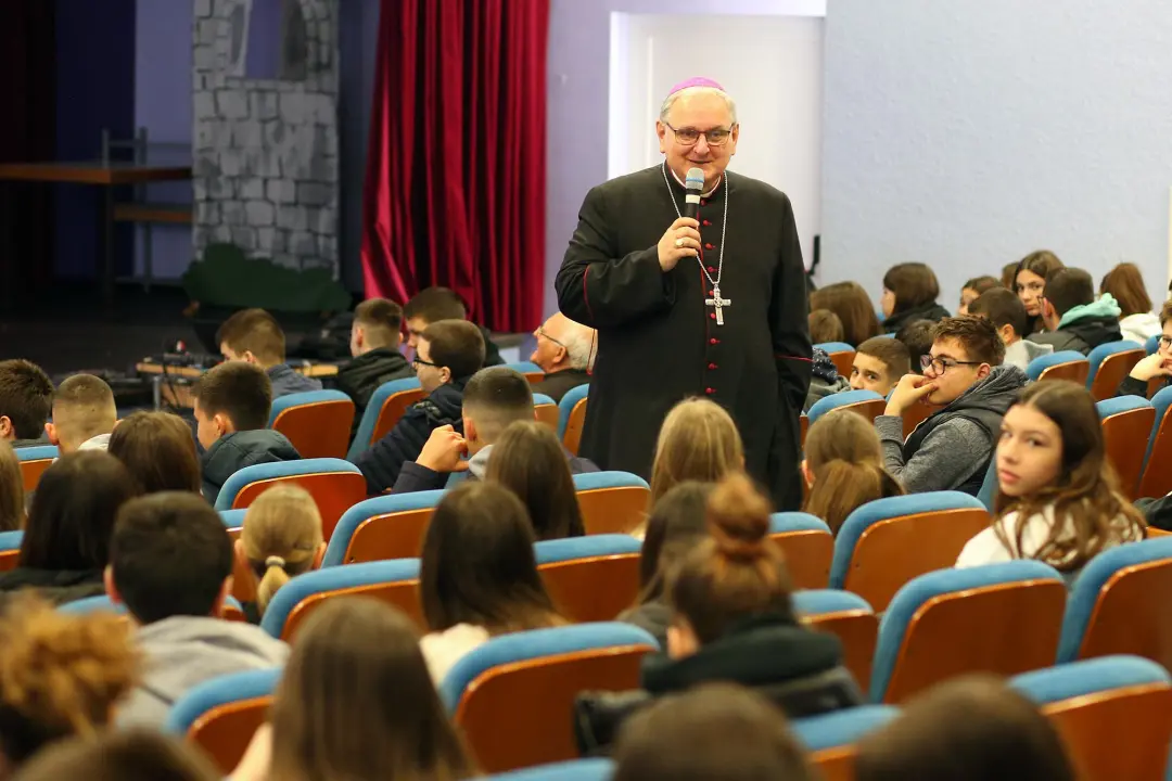 Održan susret krizmanika Šibenske biskupije 