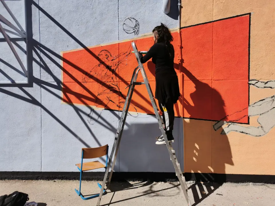 Dva murala u dvorištu gimnazije na 80 kvadrata zida: Grafiti kao umjetnost, a ne vandalizam