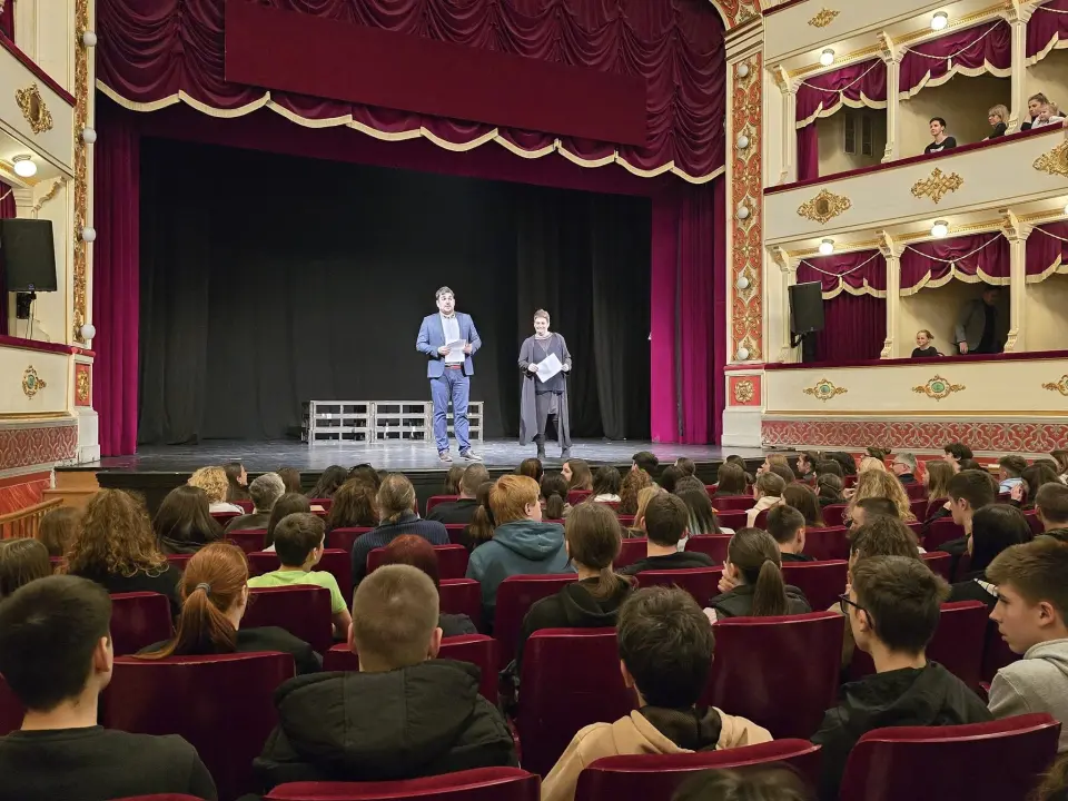 Predstavom 'Slušajte nas' Dramskog studija Ivana Jelić obilježen Svjetski dan kazališta