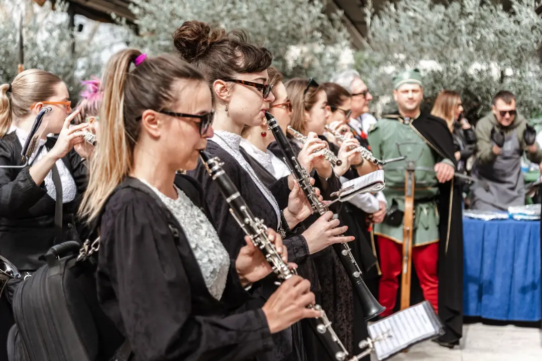 Uskrsni doručak i ove godine privukao brojne Šibenčane, fritaja 'planula' u nekoliko minuta