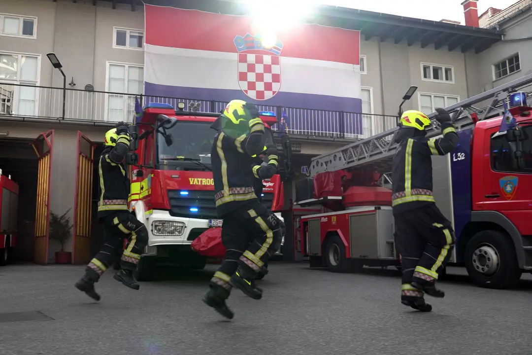 Medicinske sestre, poštari, policajci, vatrogasci i balerine zaplesali u ritmu Rim Tim Tagi Dima