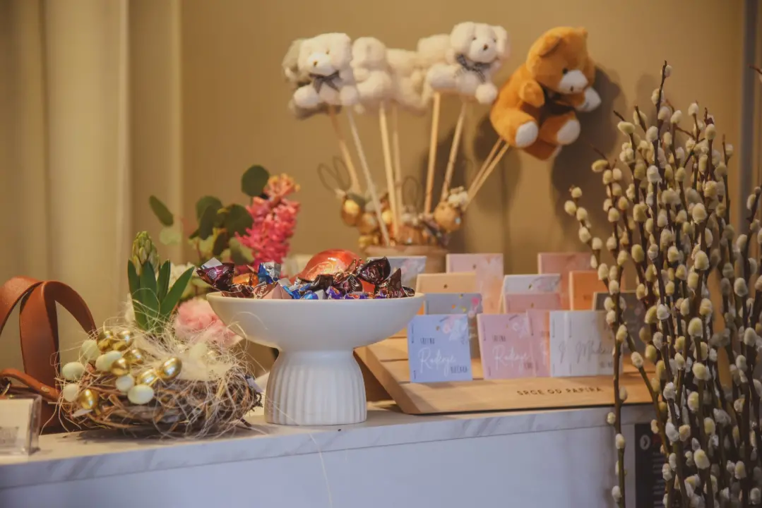 Merci flower&amp;gift shop nudi najljepše cvjetne bukete i asortiman poklona! 
