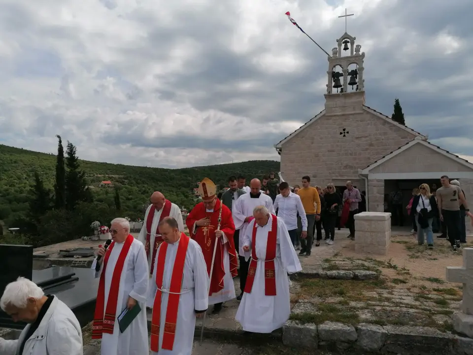 Biskup Rogić blagoslovio crkvu u Kladnjicama