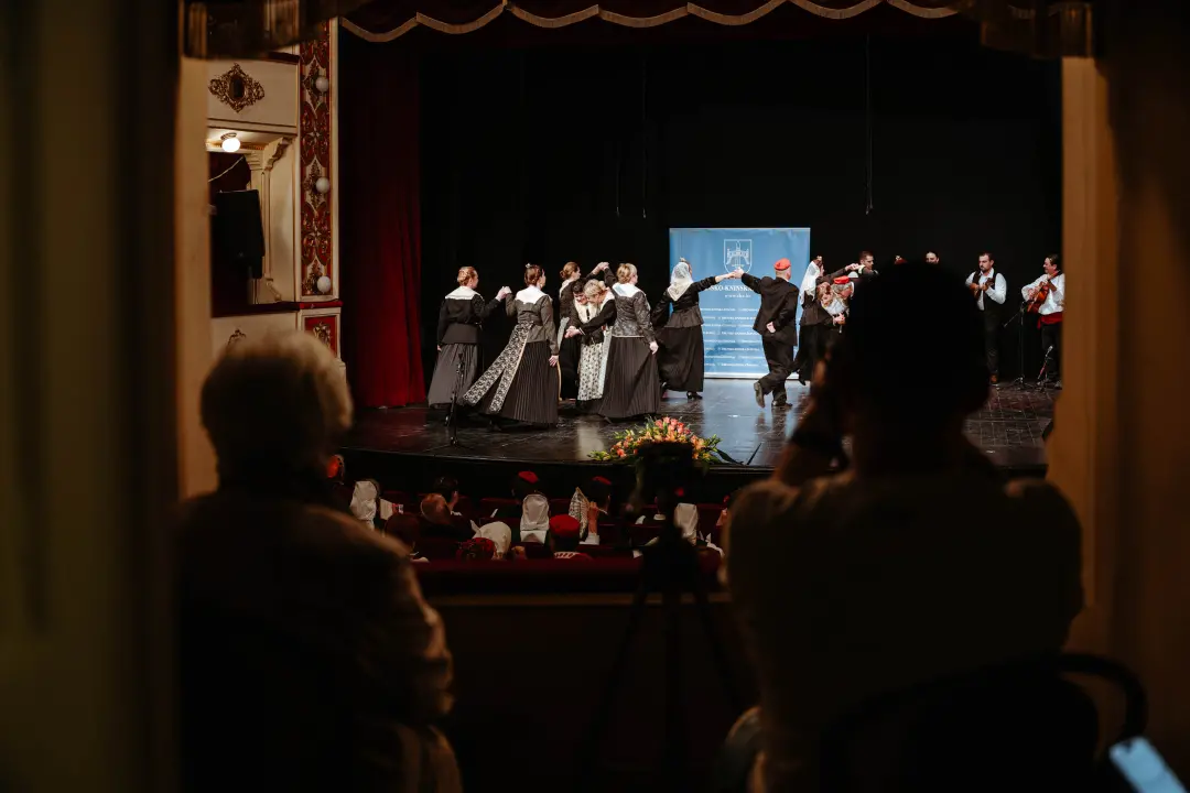 Šibenikom prošlo više od 300 članova kulturnih društava, nošnjama oduševili prolaznike 
