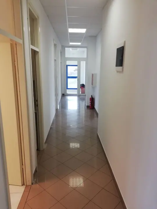 Iznajmljuje se atraktivan uredski prostor u Šibeniku! 