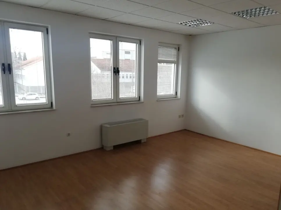 Iznajmljuje se atraktivan uredski prostor u Šibeniku! 