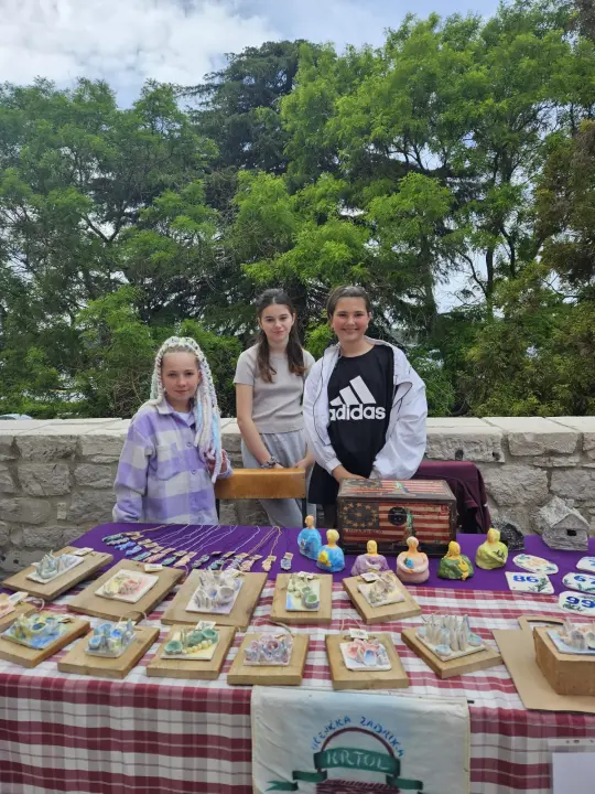Županijska smotra učeničkih zadruga Šibensko-kninske županije: Prvo mjesto za UZ &quot;Školjka&quot; iz Katoličke škole