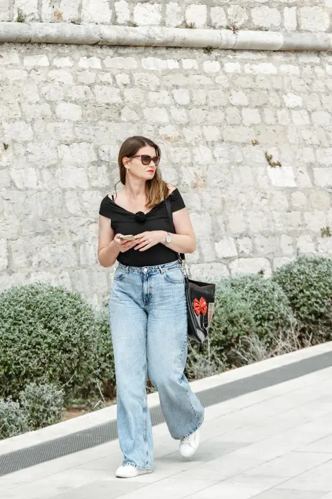 Lijepe dame iz Đira prošetale elegantne komade za svaki dan 