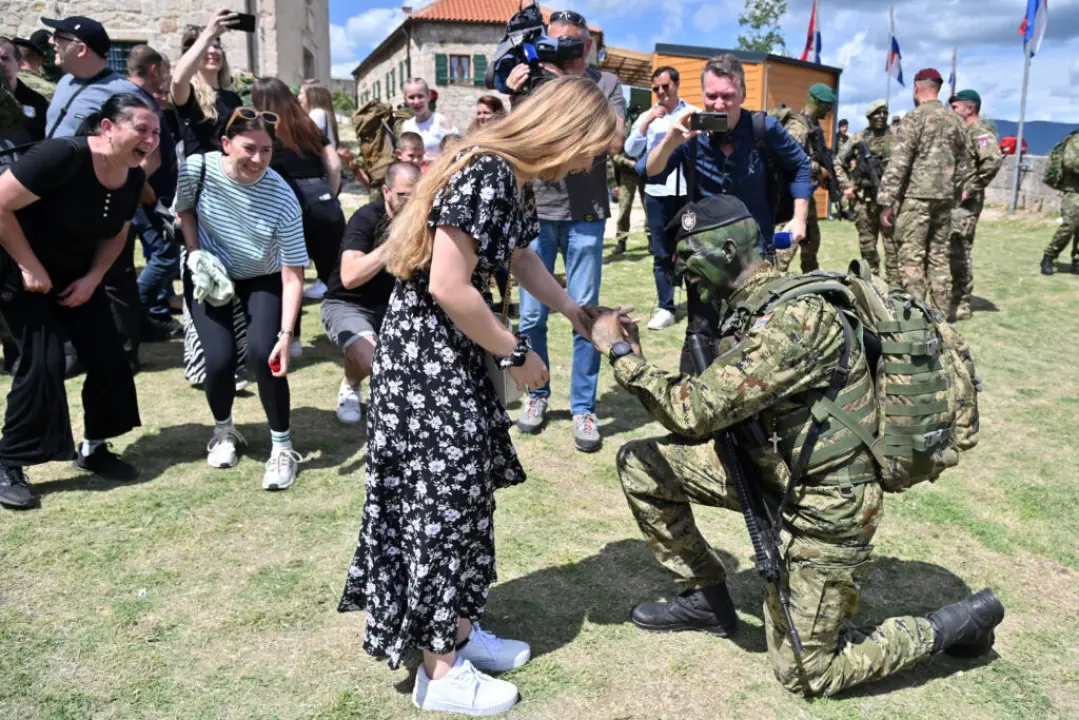 Zaruke na Kninskoj tvrđavi nakon završetka vojne obuke: 'Trebao mi je dodatni motiv, da nešto još jače potakne srce!'