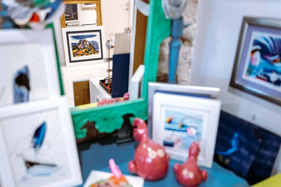 Umjetnine ljetnih motiva i žarkih boja potražite u Galeriji Juraj Dalmatinac! 