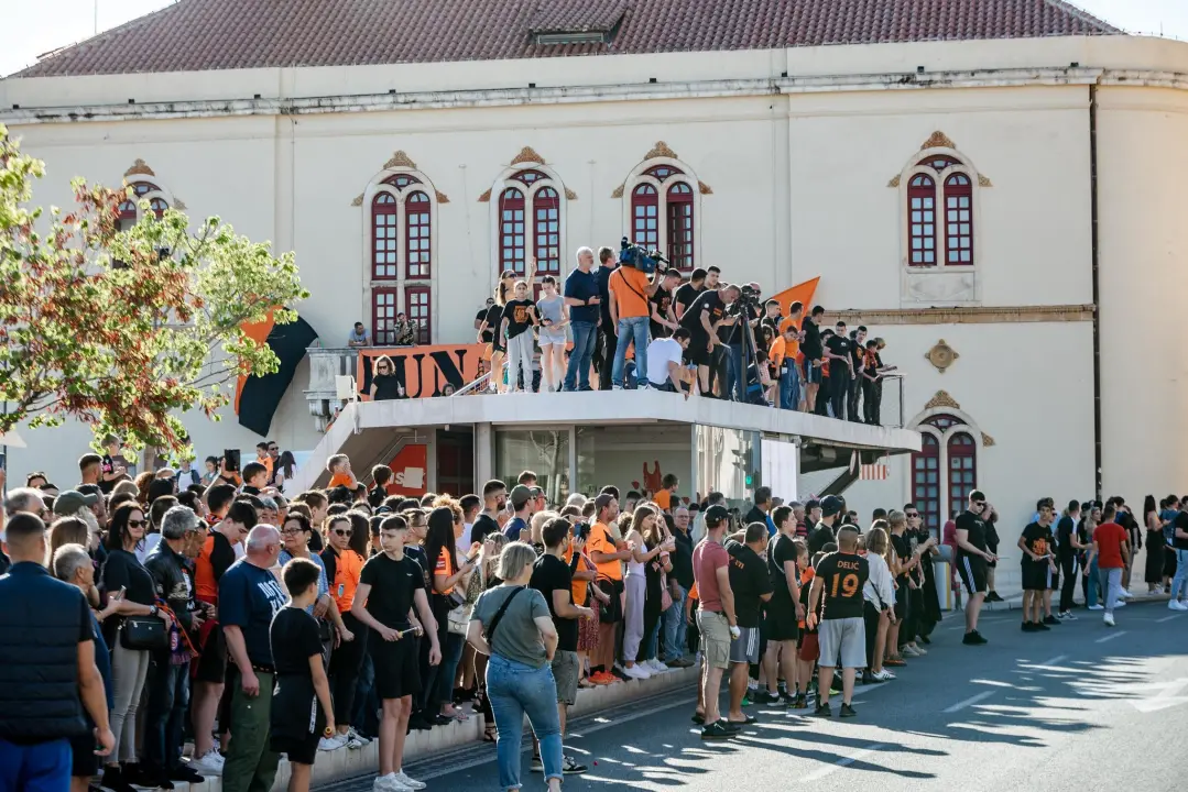 Šibenik dočekao svoje heroje u narančastom: 'Carević ostaje, sezona time završena'