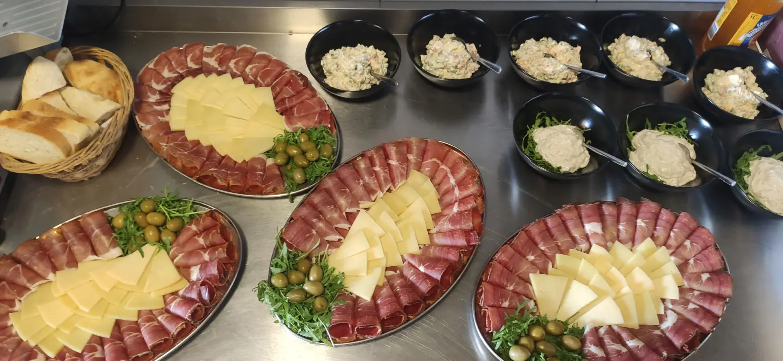 Posjetite Pizzeriju Delfin i uživajte u raznim specijalitetima!