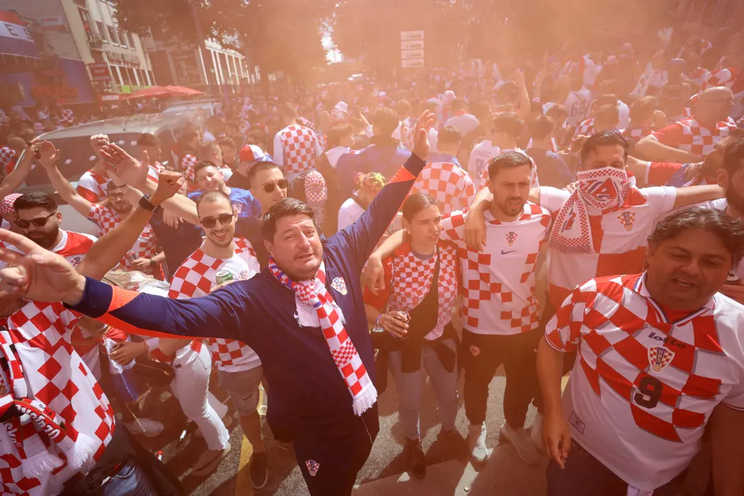 Za Hrvatsku su sa stadiona na Šubićevcu navijali i učenici s učiteljicama