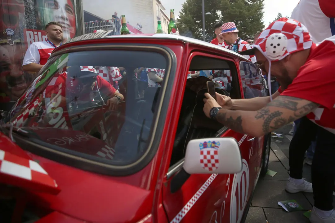 Za Hrvatsku su sa stadiona na Šubićevcu navijali i učenici s učiteljicama
