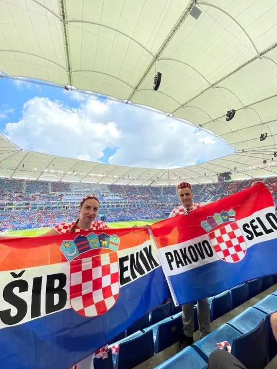 Za Hrvatsku su sa stadiona na Šubićevcu navijali i učenici s učiteljicama