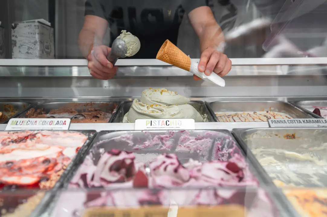 Kugla sladoleda za samo jedan euro u B059 na šibenskoj rivi! 