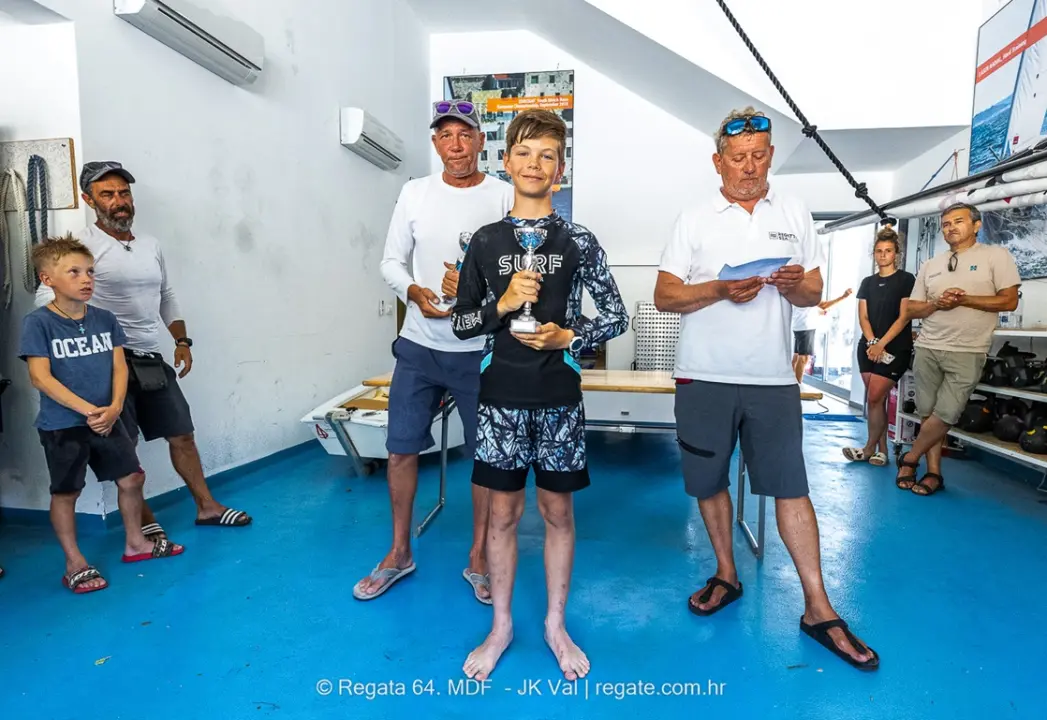 Jakov Blinja iz Jedriličarskog kluba Šibenik najbolji na Valovoj festivalskoj regati optimista