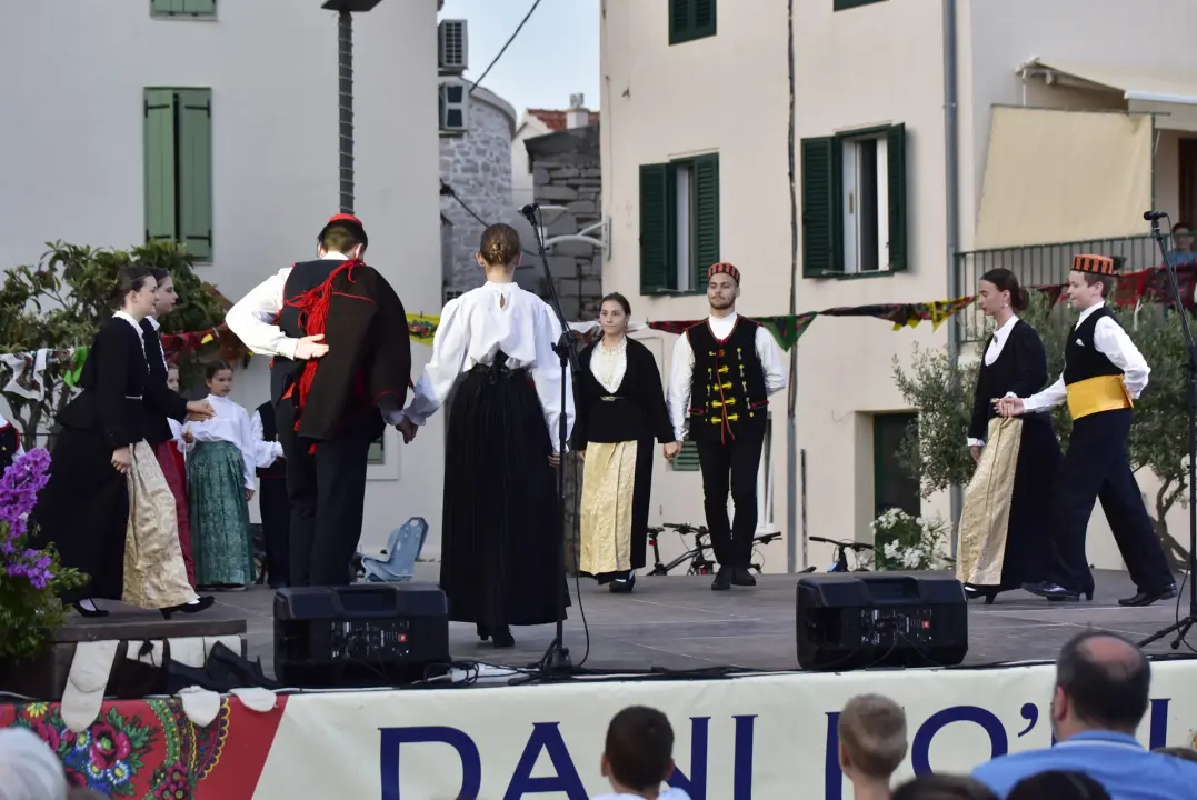 Manifestacijom koja je okupila 500 sudionika Betinjani pokazali ljubav prema tradiciji