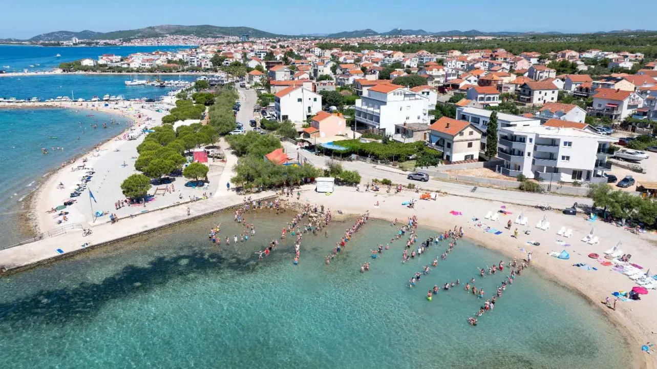 Prva milenijska fotografija na Srimi, Strikomanova 896. dosad