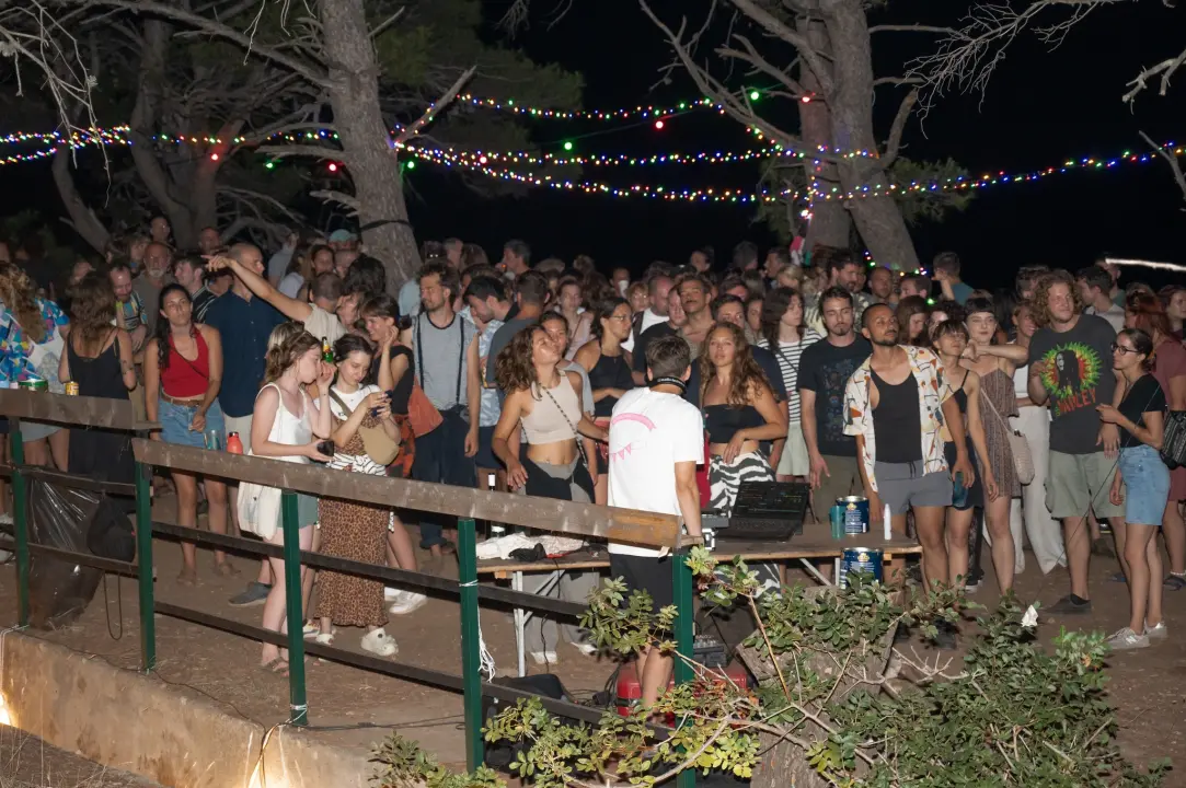 Na Zlarinu su se, izgleda, fantastično svi zabavljali proteklih dana 
