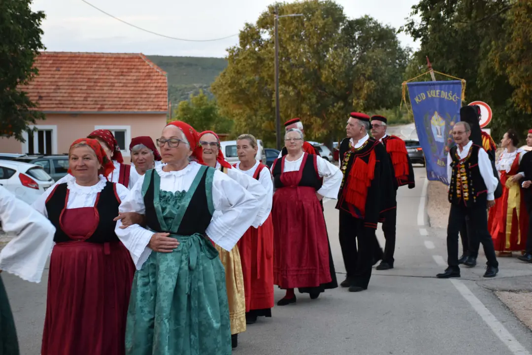 Čuvari tradicijske kulture oduševili na 23. Večeri foklora u Mirlović Zagori