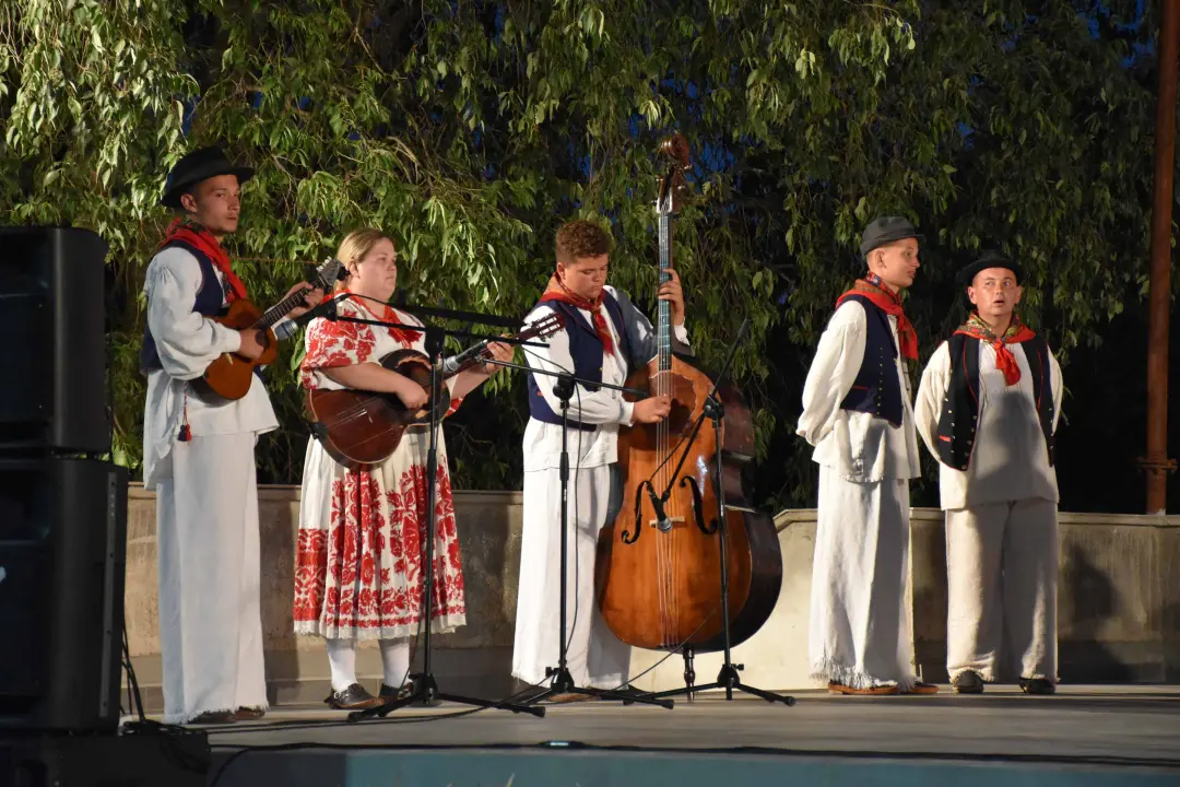 Čuvari tradicijske kulture oduševili na 23. Večeri foklora u Mirlović Zagori