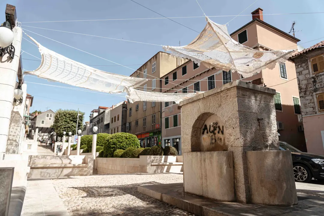 Od danas na Starom pazaru vam ženski ručni rad pruža hlad: 'Neka ovo postane mjesto druženja'