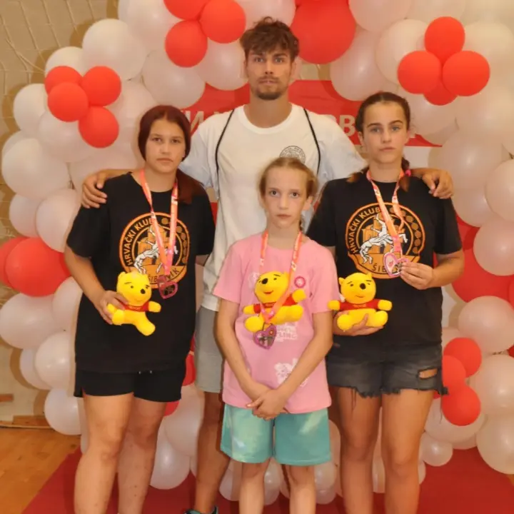 Hrvačice Šibenika do četiri medalje na turniru u Beogradu
