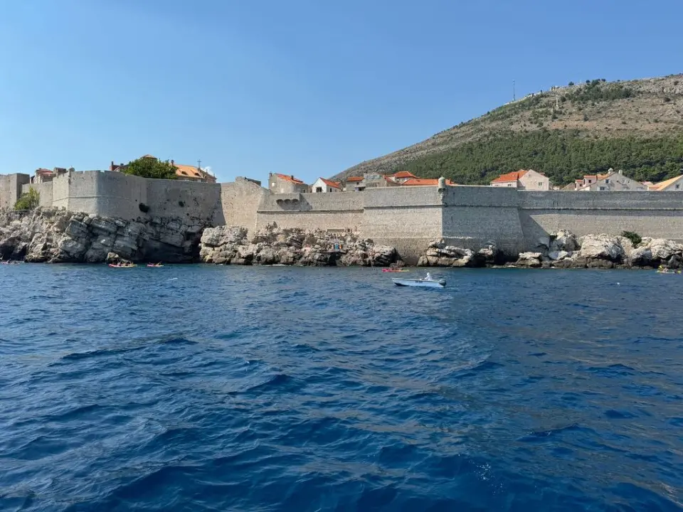 Morska avantura  ŠibenikIN-a: Tjedan dana jedrenja do Dubrovnika, prekrasnih otoka i vala uz nezaboravnu igru dupina