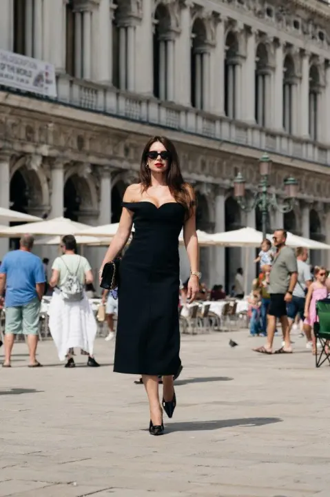 Glamurozna Iva Jerković zasjala na crvenom tepihu Venezia Film Festivala uz Cotril