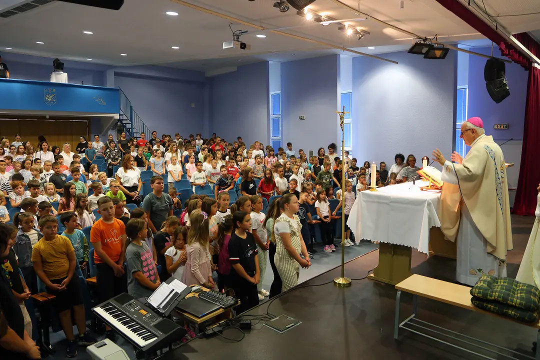 Biskup Rogić predvodio misno slavlje u Katoličkoj školi u Šibeniku