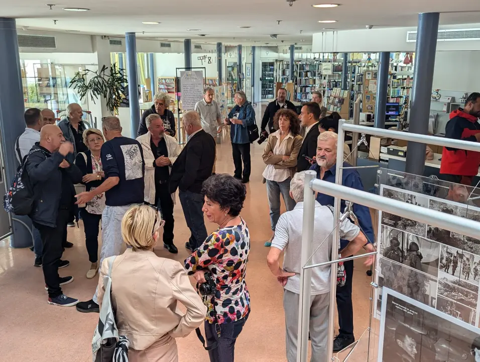 U knjižnici otvorena izložba ratnih fotografija 'Šibeniče, ti si stina'