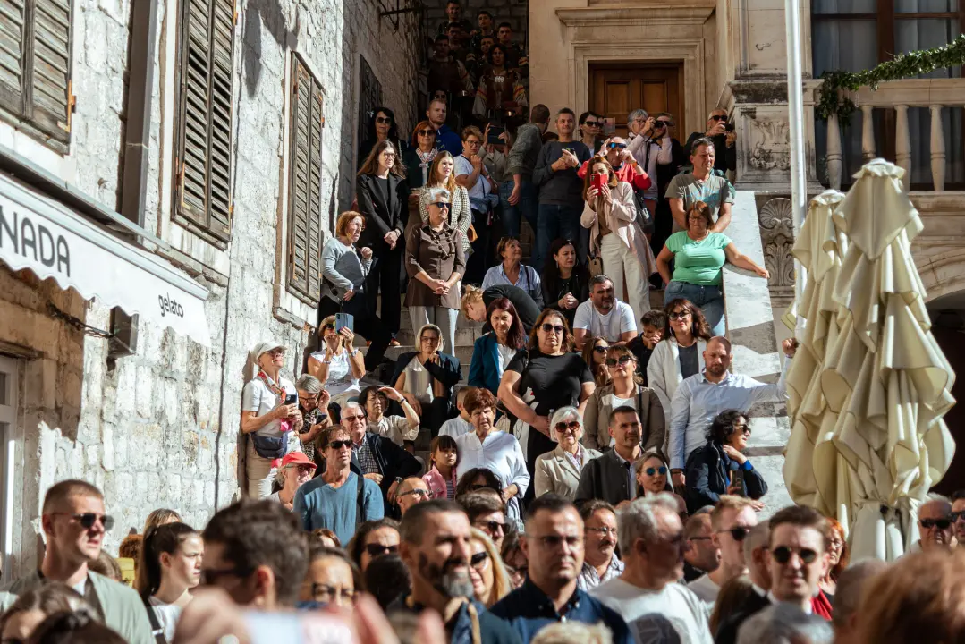 Povodom Dana Šibenika održana tradicionalna svečana procesija ulicama grada i sveta misa
