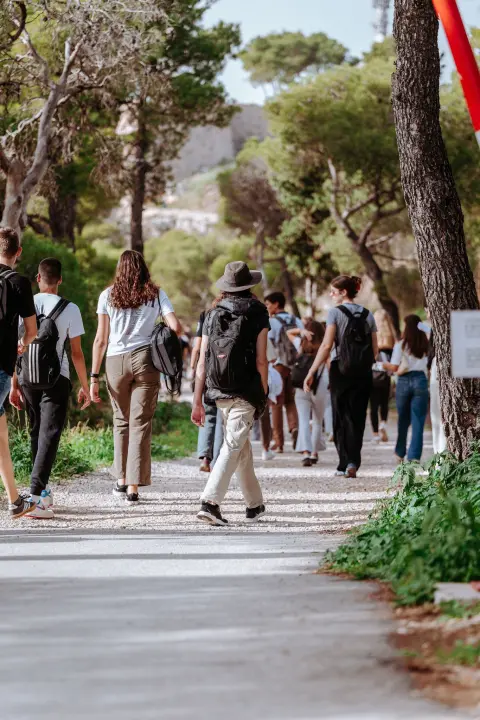 Preko 300 šibenskih gimnazijalaca pohodilo tri tvrđave: 'Ma vidi koliko mladih, lipo li ih je vidit'