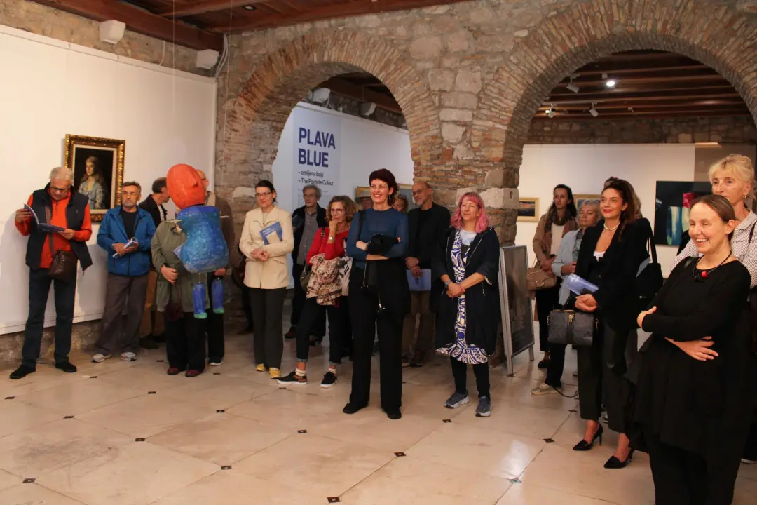 U šibenskom muzeju otvorena izložba 'Plava - omiljena boja'
