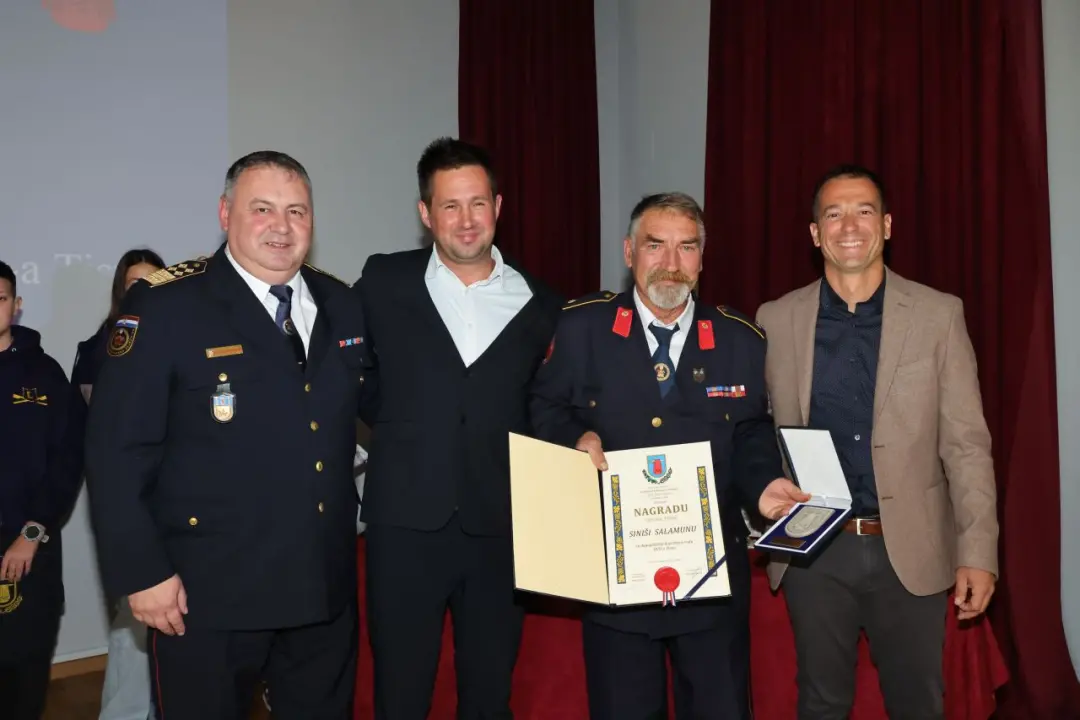 Održana svečana sjednica Općine Tisno, zaslužnim pojedincima uručene nagrade