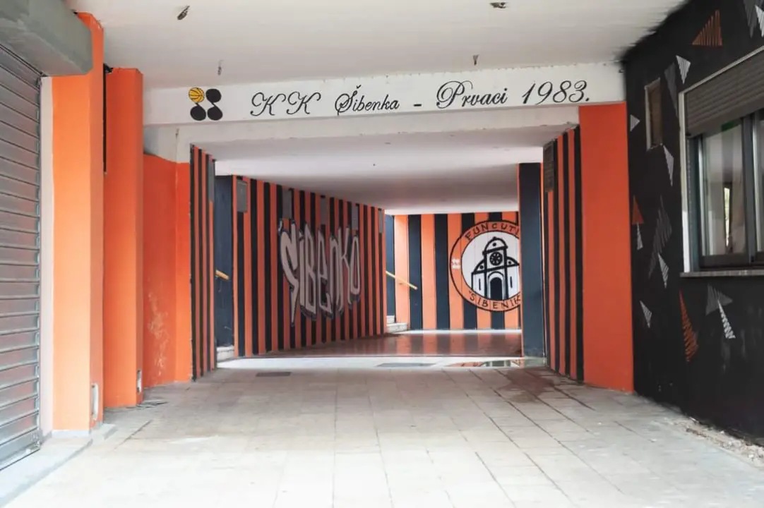 Šibenik diše narančasto: Kvartovi postaju galerije za navijačku umjetnost