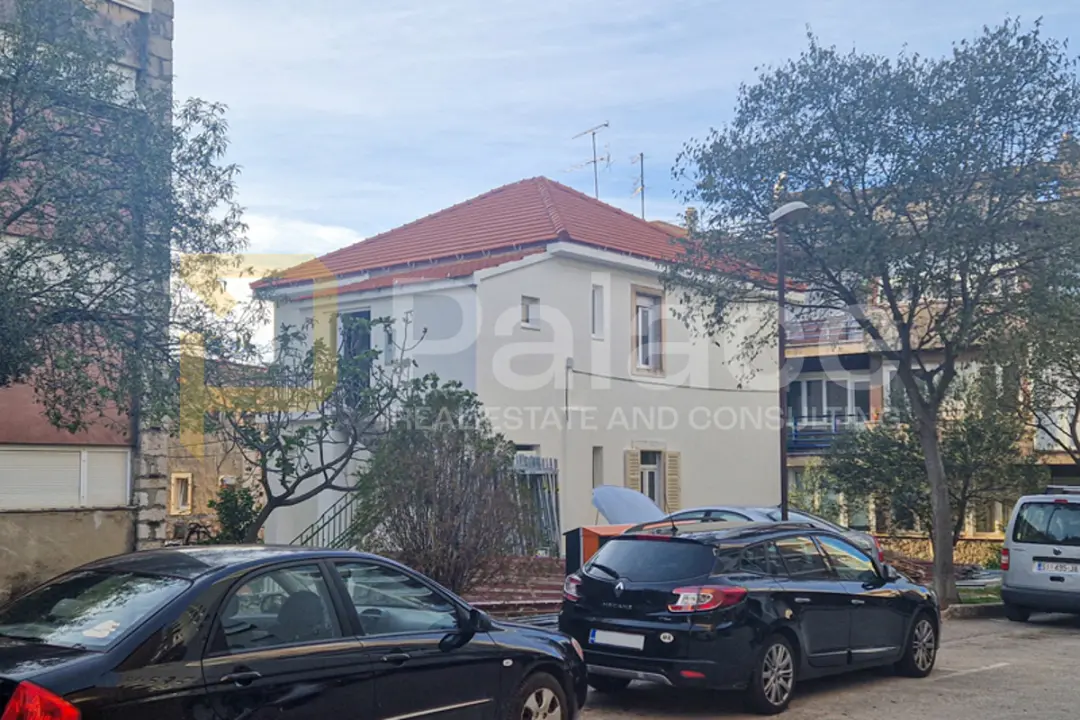 Agencija Palace: Prodaje se dvosoban stan na odličnoj lokaciji 