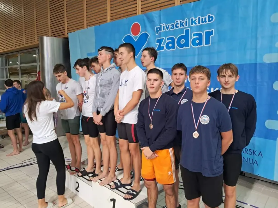Uspješni plivači Mora: najmlađima osam, Goranu Stegiću 13, klupskim štafetama tri medalje
