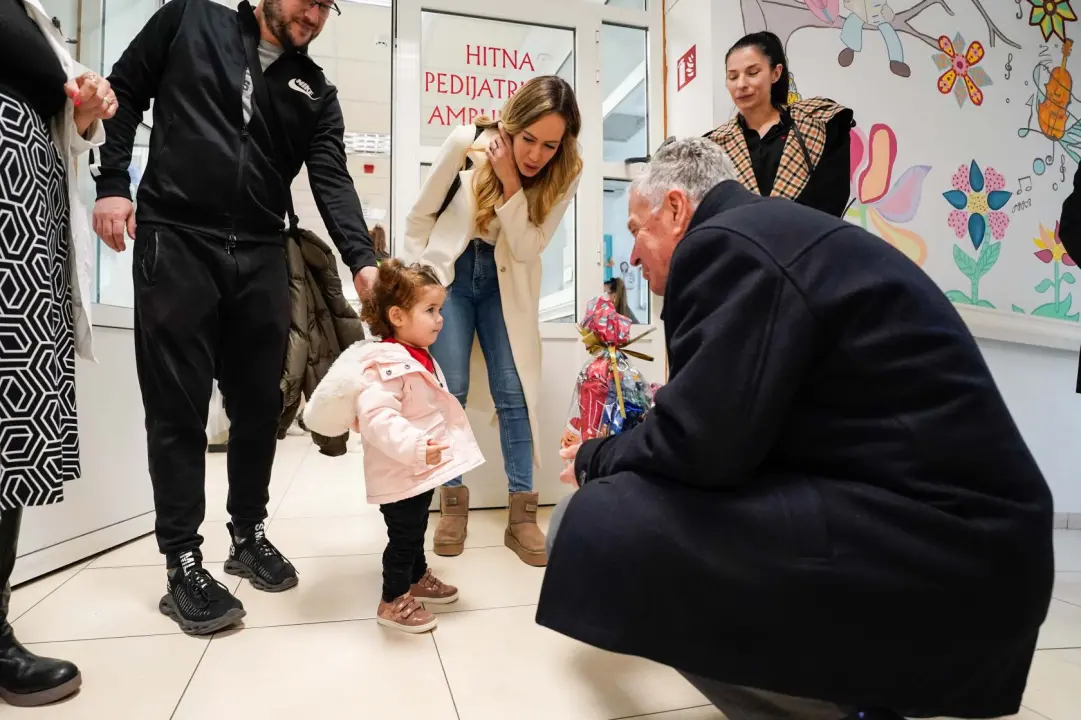  Burić u pratnji sv. Nikole razveselio mališane na šibenskoj pedijatriji