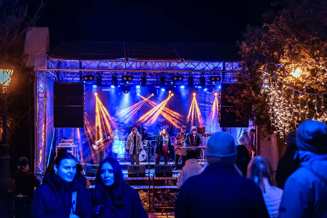 Bend s energičnim ženskim vokalima otvorio tjedan zabave na Adventuri