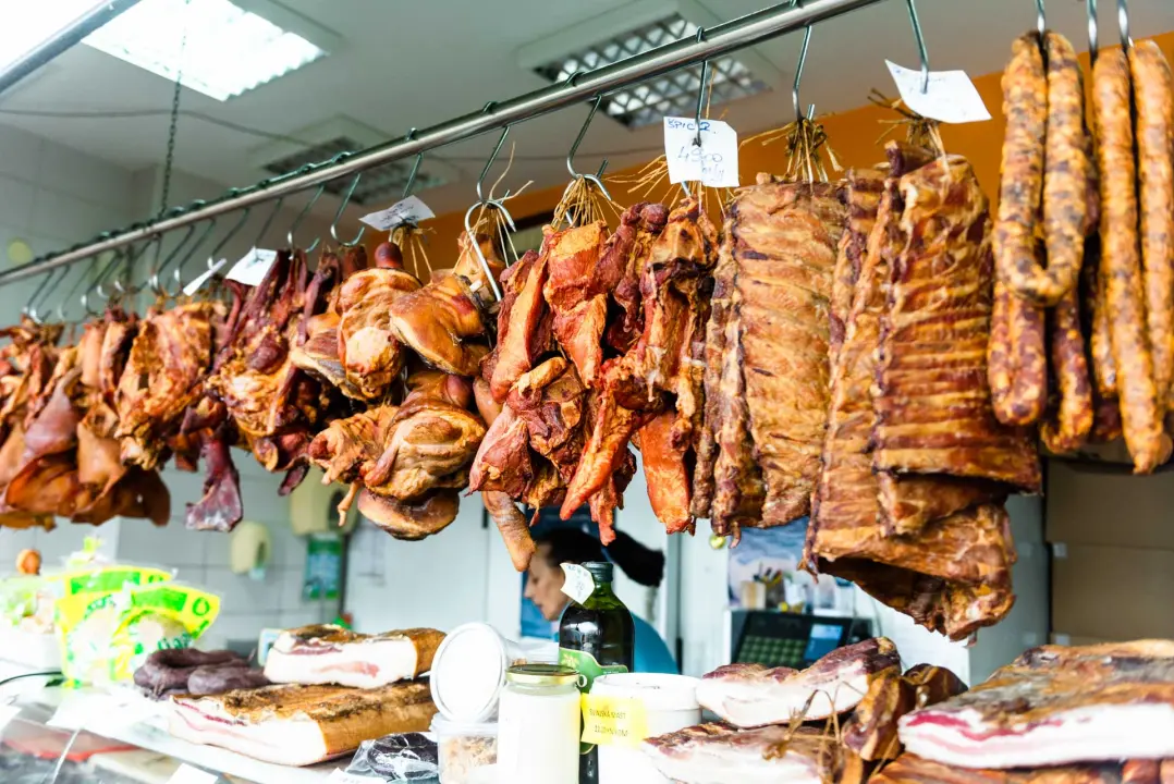 Patke, tuke, pivci, a i suho meso: Sve što vam treba za blagdansku trpezu naći ćete u Delikatesama Petrović