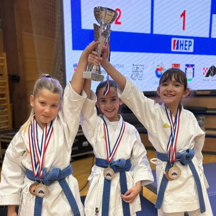 Veliki posao KK Okit na Prvenstvu Hrvatske: ekipno srebro u katama i bronca u borbama, uz 4 pojedinačne medalje